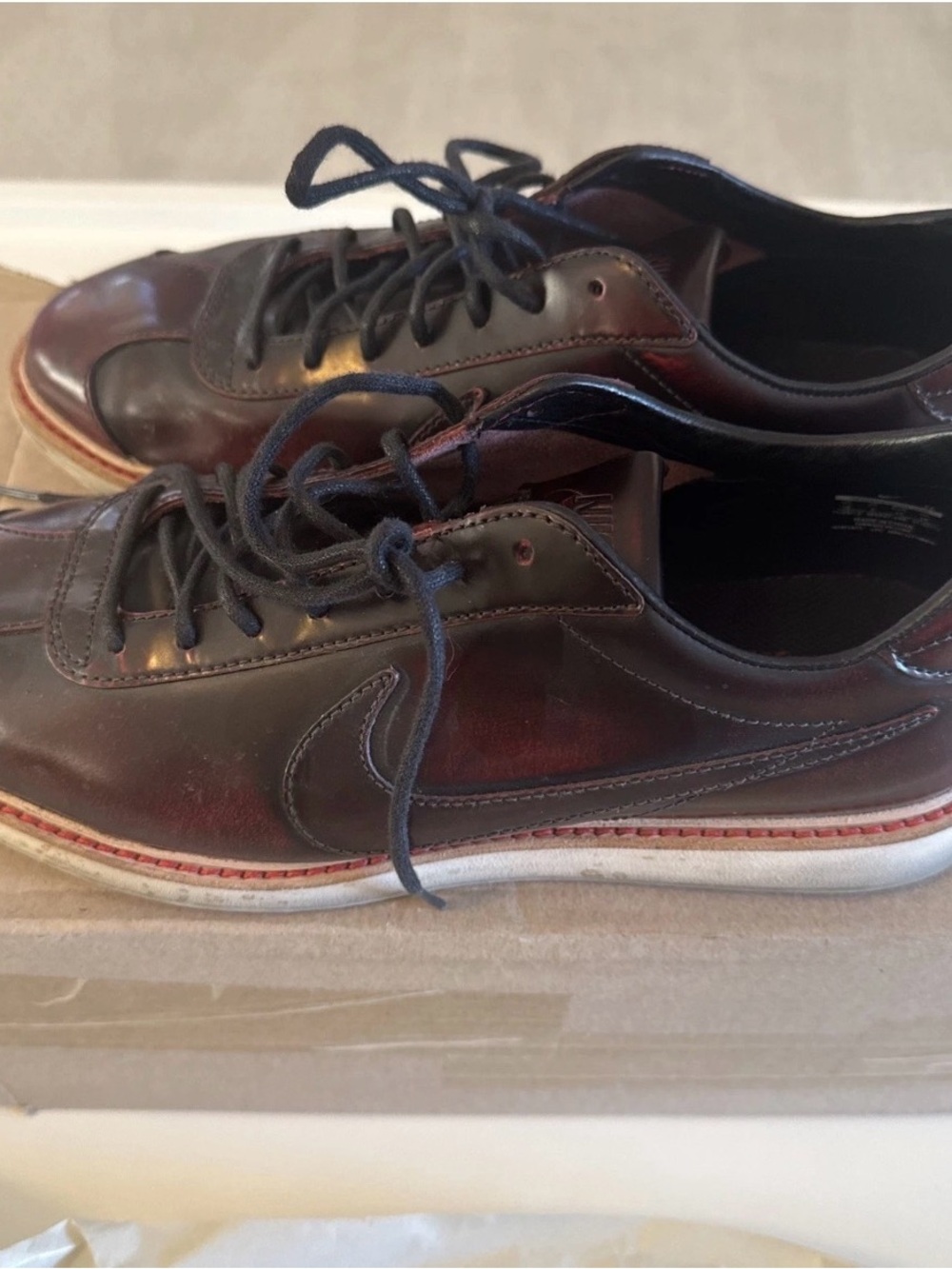 Nike Men’s Low-Top Sneakers in Burgundy with Black Laces